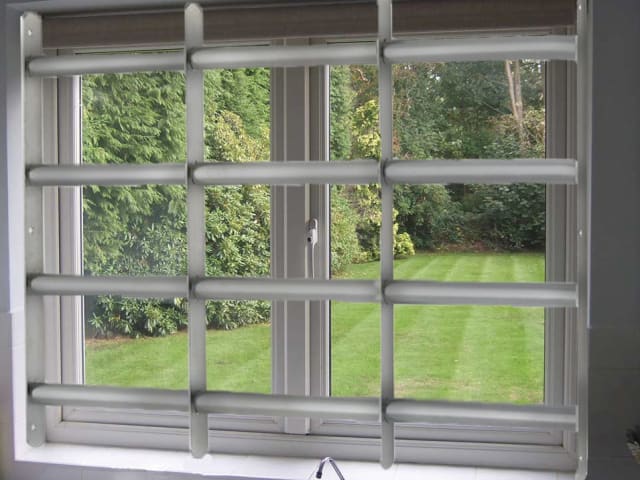 Expandable Window Grille 700-1050 x 450mm ABUFGI7450 - Image 3