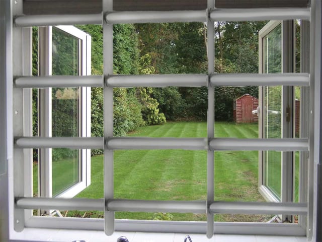 Expandable Window Grille 700-1050 x 450mm ABUFGI7450 - Image 4