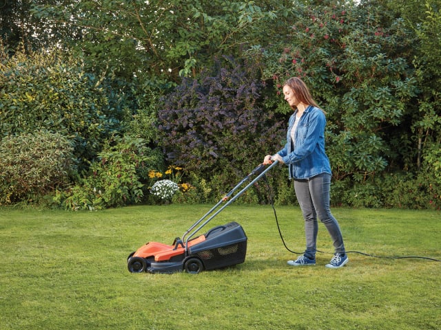 BEMW451 Electric Lawnmower 32cm 1200W 240V B/DBEMW451 - Image 3