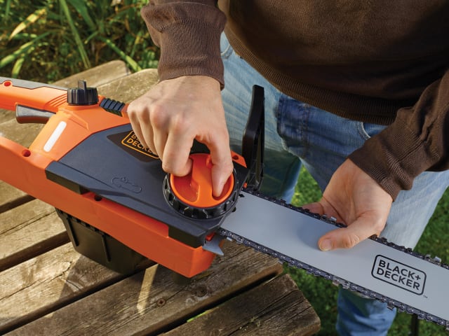 CS2245 Corded Chainsaw 45cm Bar 2200W 240V B/DCS2245 - Image 3