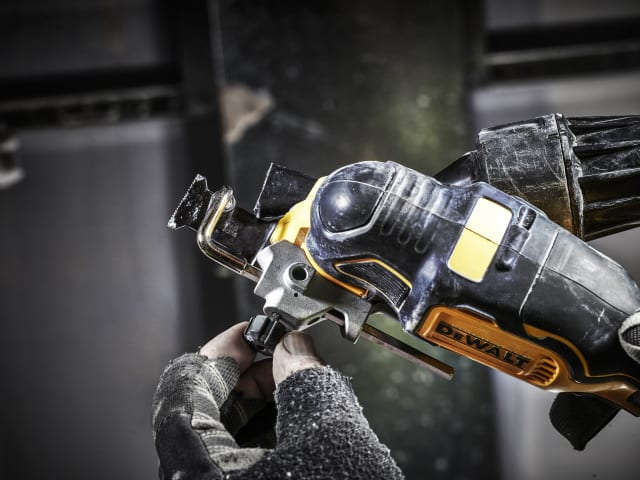 DCS355M2 XR Brushless Oscillating Multi-Tool 18V 2 x 4.0Ah Li-ion DEWDCS355M2 - Image 5