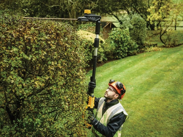 DCMPH566N XR Pole Hedge Trimmer 18V Bare Unit DEWMPH566N - Image 3