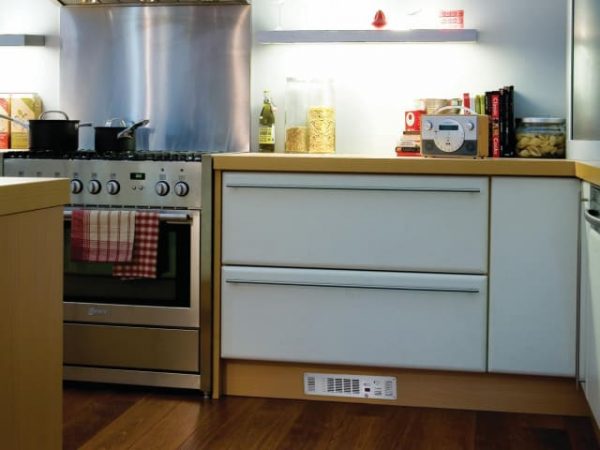 Winterwarm Plinth Heater with Remote Control 2kW DIMWWFH20E - Image 2