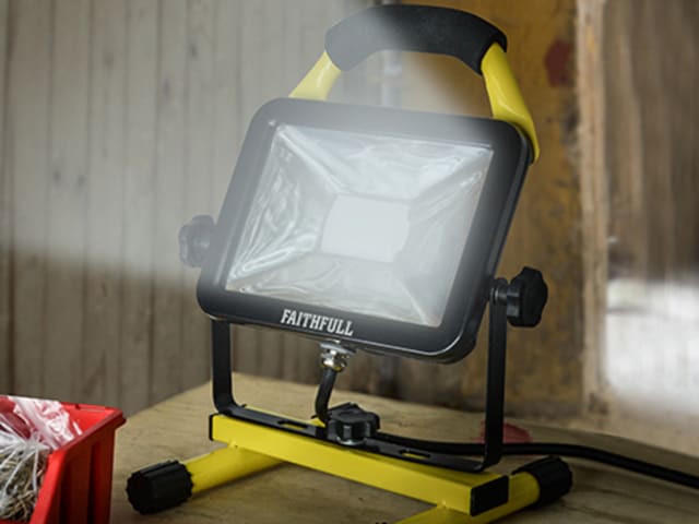 SMD LED Pod Site Flood Light 20W 1800 Lumens 240V FPPSL20F - Image 2