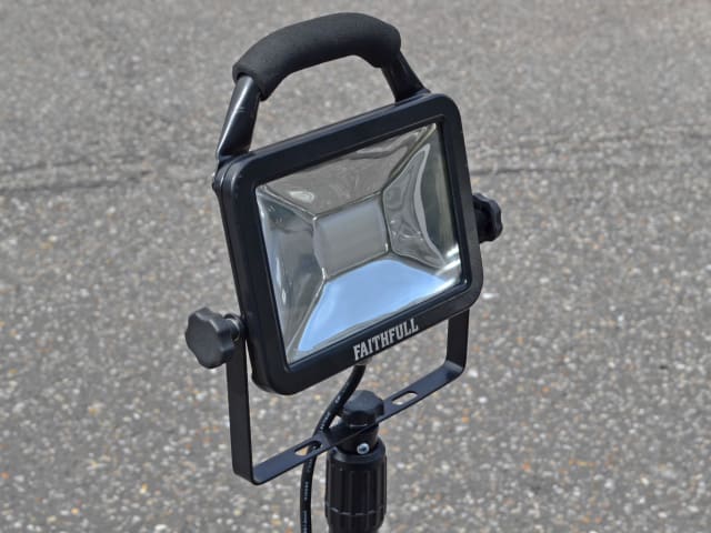 SMD LED Single Head Tripod Site Light 20W 1800 Lumens 240V FPPSLLED20V - Image 2