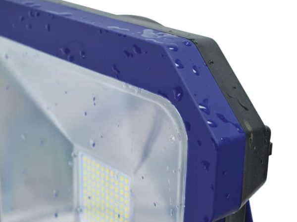 SMD LED Task Light with Power Take Off 20W 240V FPPSLTL20 - Image 6