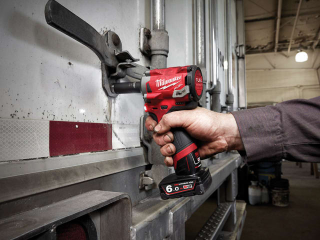M12 FIWF12-622X FUEL Impact Wrench Kit 12V 1 x 2.0Ah & 1 x 6.0Ah Li-ion MILM12FIW12X - Image 5