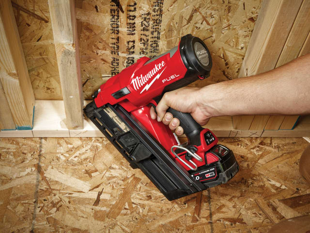 M18 FFN-502C Framing Nailer 18V 2 x 5.0Ah Li-ion MILM18FFN5 - Image 4