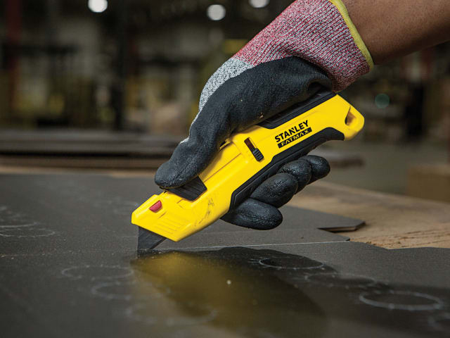 FatMax® Auto-Retract Tri-Slide Safety Knife STA010365 - Image 4