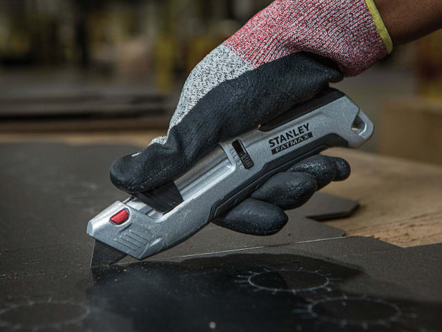 FatMax® Premium Auto-Retract Tri-Slide Safety Knife STA010367 - Image 4