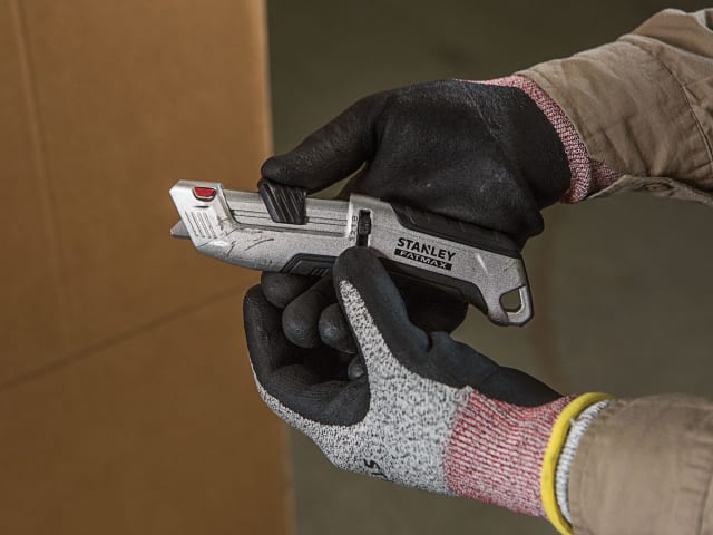 FatMax® Premium Auto-Retract Tri-Slide Safety Knife STA010367 - Image 6