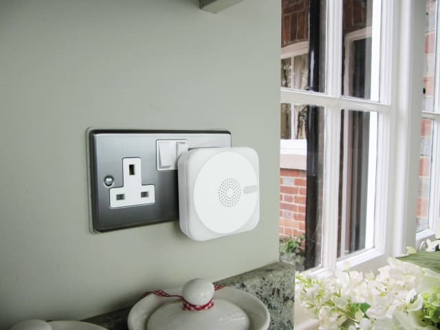 Plug-In Door Chime with Kinetic Bell Push UNC66408 - Image 3