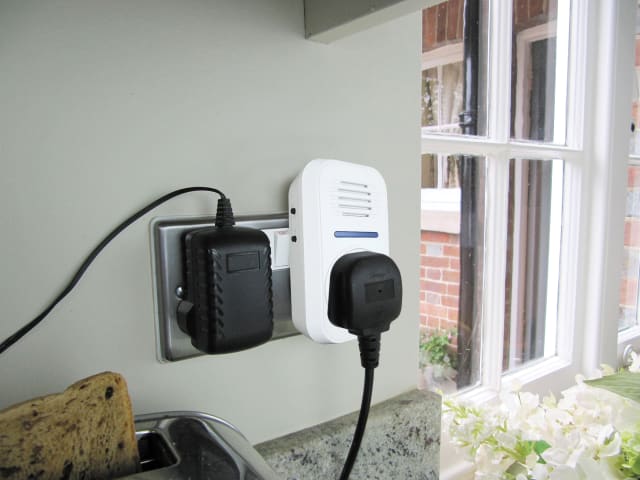Smart Plug-Through Flashing Door Chime UNC66729 - Image 2