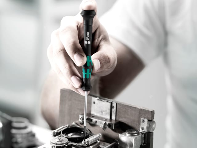 Kraftform 2035 Micro Screwdriver Slotted Tip 1.2 x 40mm WER118000 - Image 2